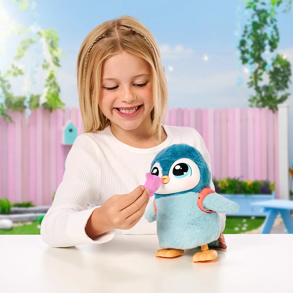 Little Live Pets | My Walking Penguin | slide 3