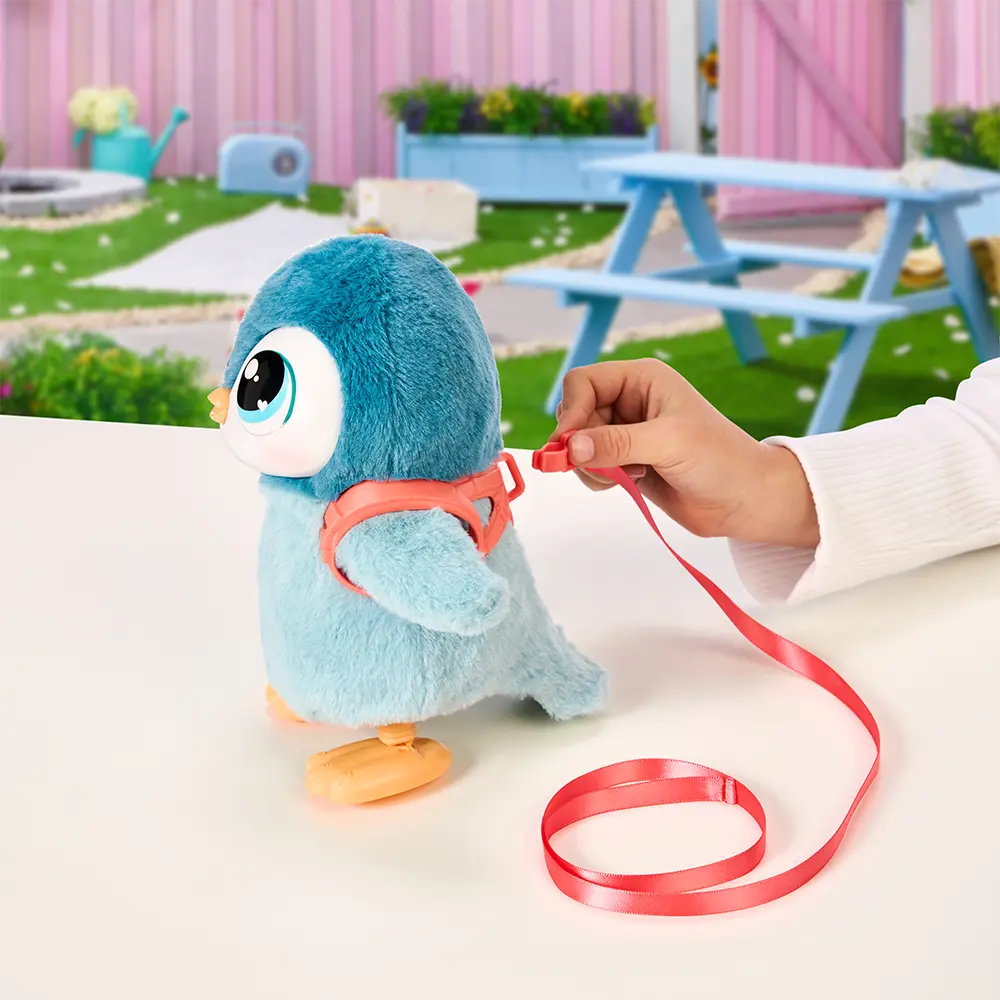 Little Live Pets | My Walking Penguin | slide 2