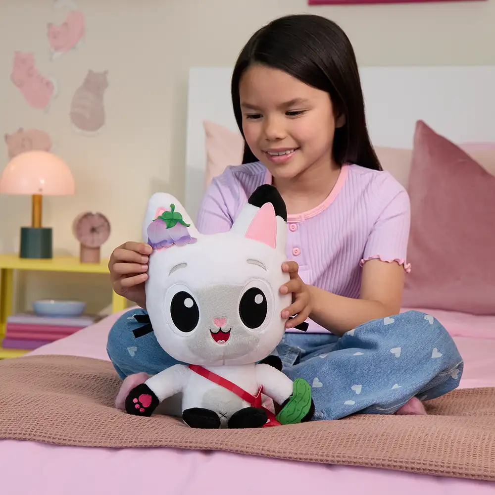 La Casa de Muñecas de Gabby | Peluche Interactivo Pandy Paws | slide 6