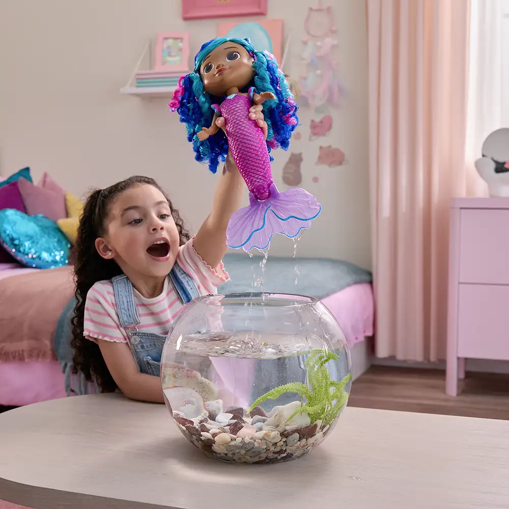 La Casa de Muñecas de Gabby | Muñeca Sing & Shine | slide 7