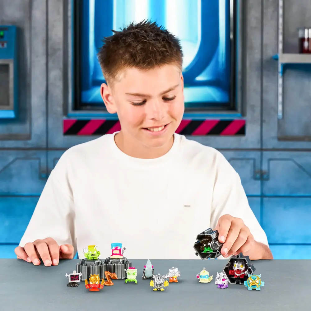 MrBeast Lab | Mega Lab Swarms 14 Pack Coleccionables | slide 3