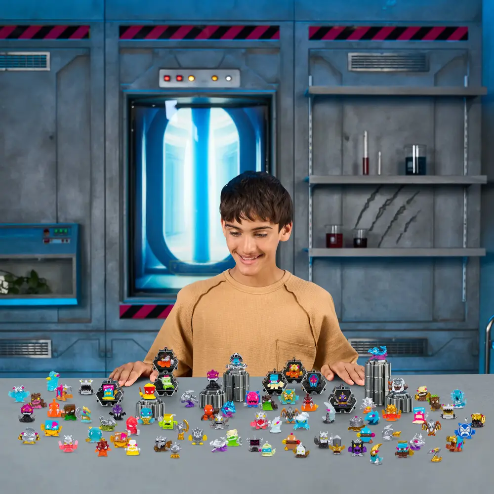 MrBeast Lab | Swarms 6 Pack Micro Figuras Sorpresa | slide 3